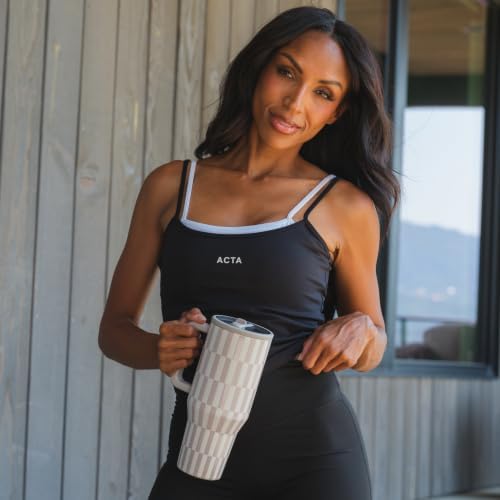 HydroJug Traveler 32oz, Insulated Tumbler with Handle & Straw, Latte - Image 5