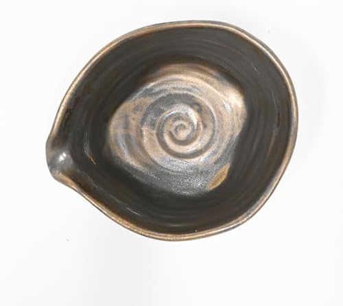 Urban Tokyo Meisen Pottery Handmade Ceramic Matcha Bowl with Pouring Spout, Japanese Minoyaki Pottery, Tea Ceremony Whisking, 18oz, Made in Japan (Mangantataki (Copper Black)) - Image 3