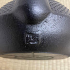 Japanese Cast Iron Tea Kettle – 1.5L Nambu Tetsubin with Arare Pattern - Image 3